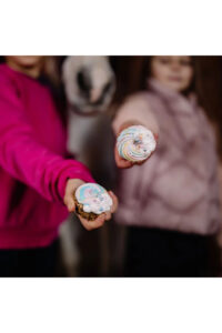 KOŃSKA CUKIERENKA Muffinka dla koni PIANKOWA TĘCZA