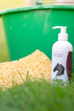 OVER HORSE DARK HORSE Szampon dla koni o ciemnej sierści 400 ml - obrazek 2