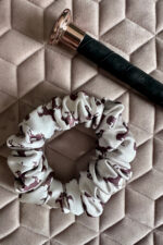 SILKY DESIRE SCRUNCHIE Satynowa gumka do włosów KONIE