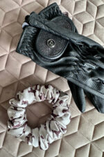 SILKY DESIRE SCRUNCHIE Satynowa gumka do włosów KONIE - obrazek 3